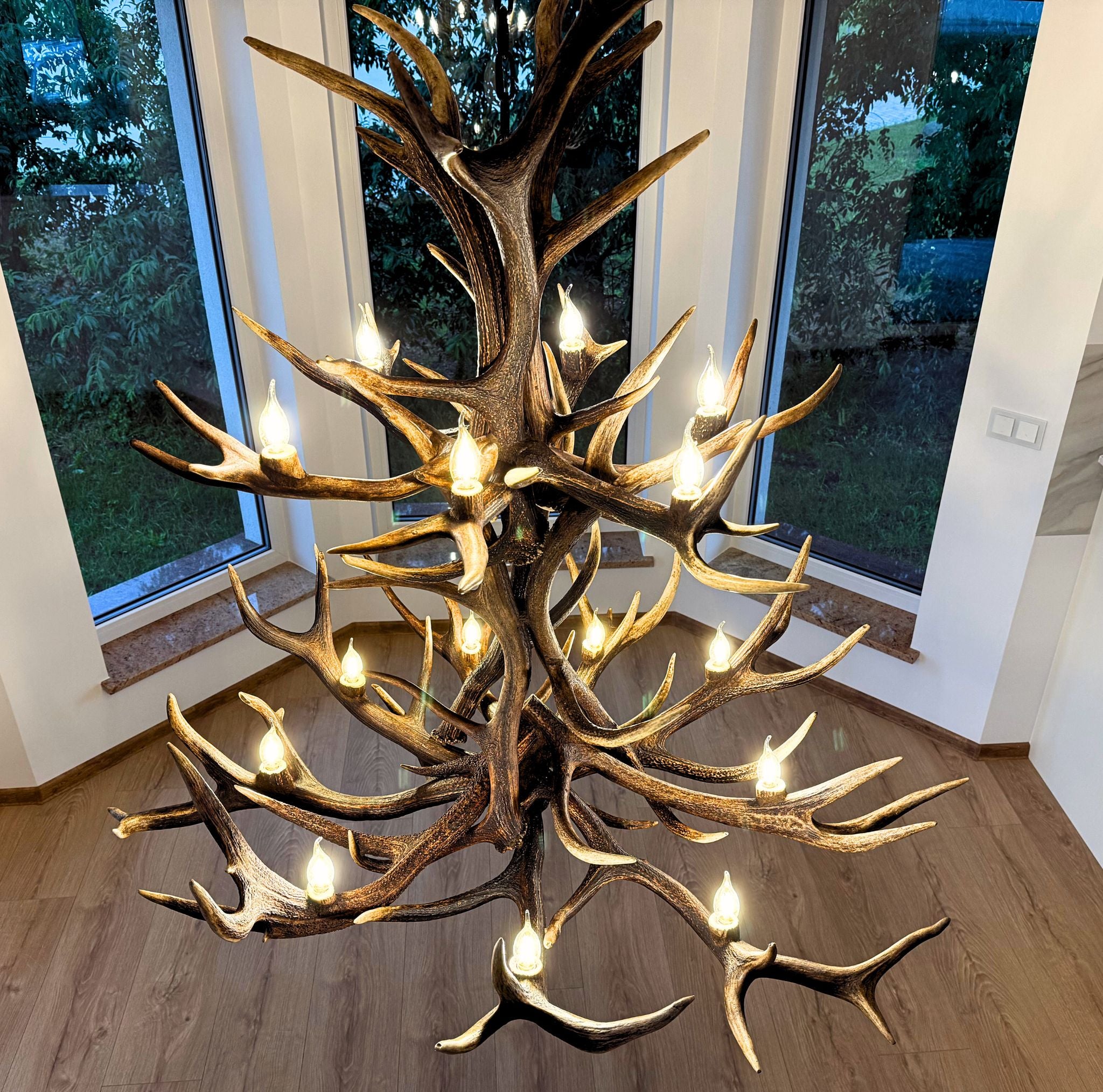 Large antler chandelier for 15 bulbs lighing, view from the top.